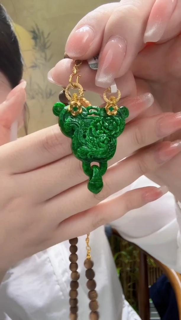 翡翠未镶嵌颈饰吊坠