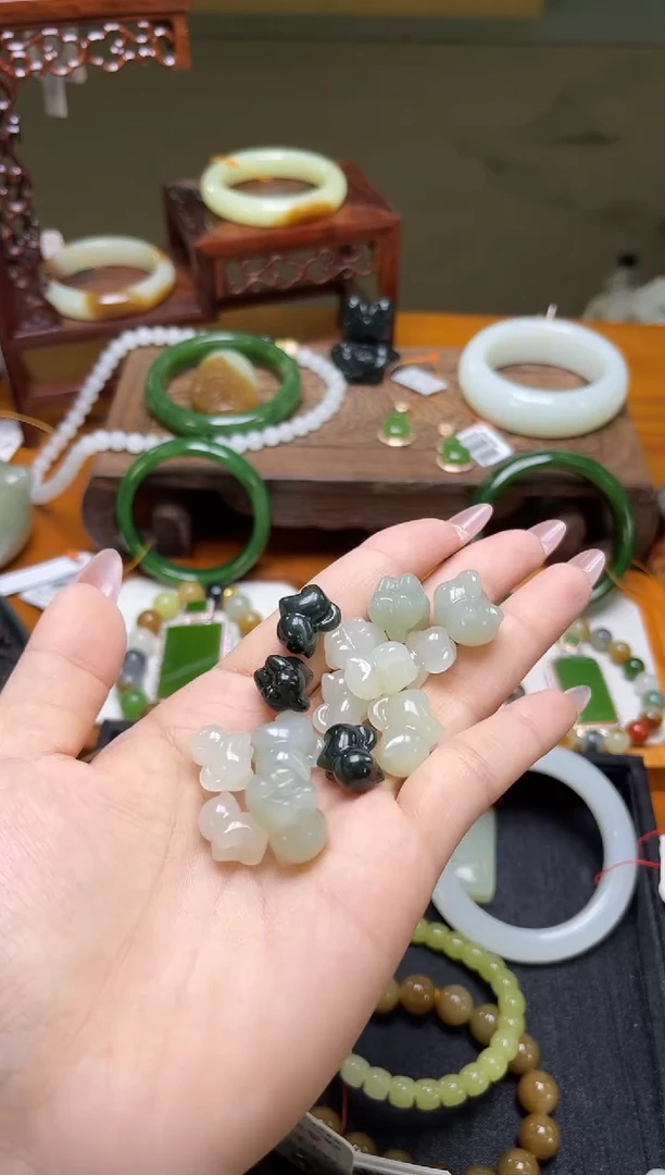 和田玉裸石多产地 小猫 多样性发一