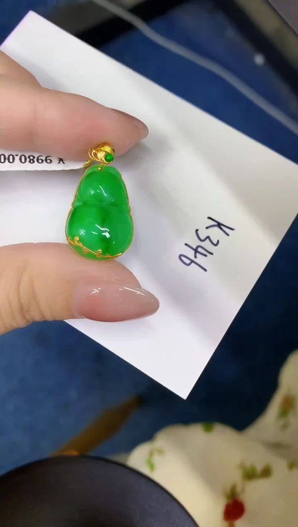 颈饰18K金镶嵌翡翠缅甸天然翡翠A货