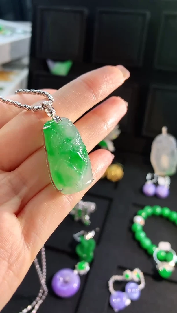 【闪购商品】翡翠吊坠(不含链)18K金镶嵌吊坠