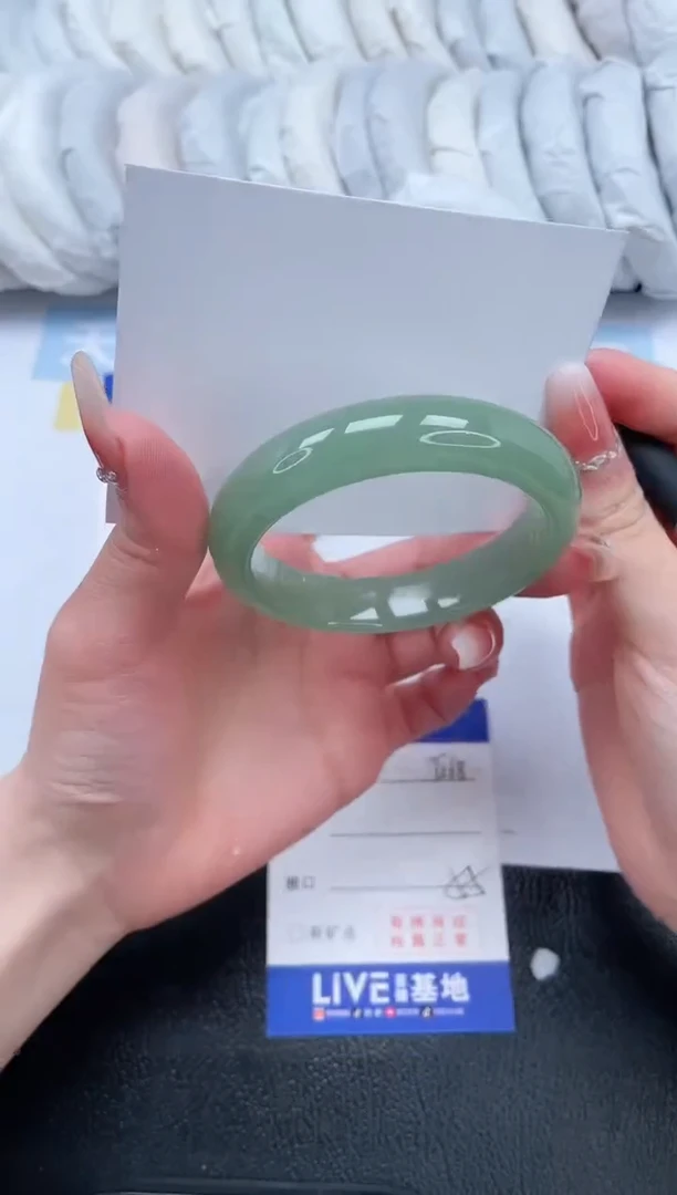 【闪购商品】石英质玉手镯未镶嵌T268-55