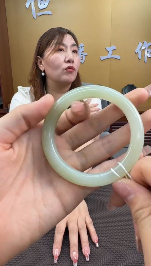 【闪购商品】和田玉手镯未镶嵌57