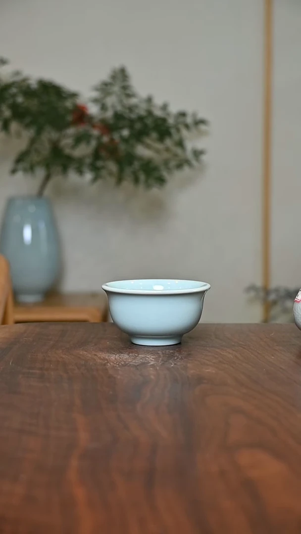 压手杯 天青 微瑕 朱晓辉款