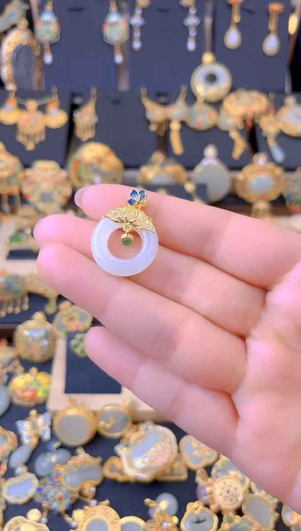 【闪购商品】和田玉吊坠银S925镀金镶嵌蝴蝶平安扣吊坠