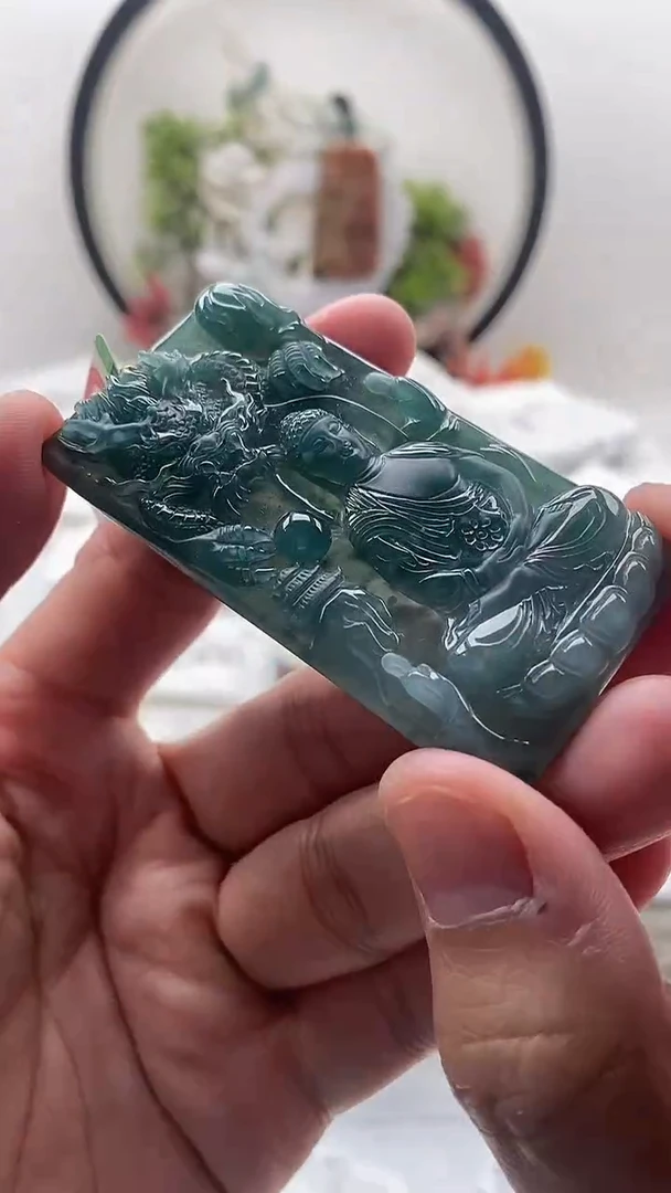 颈饰未镶嵌翡翠大日如来