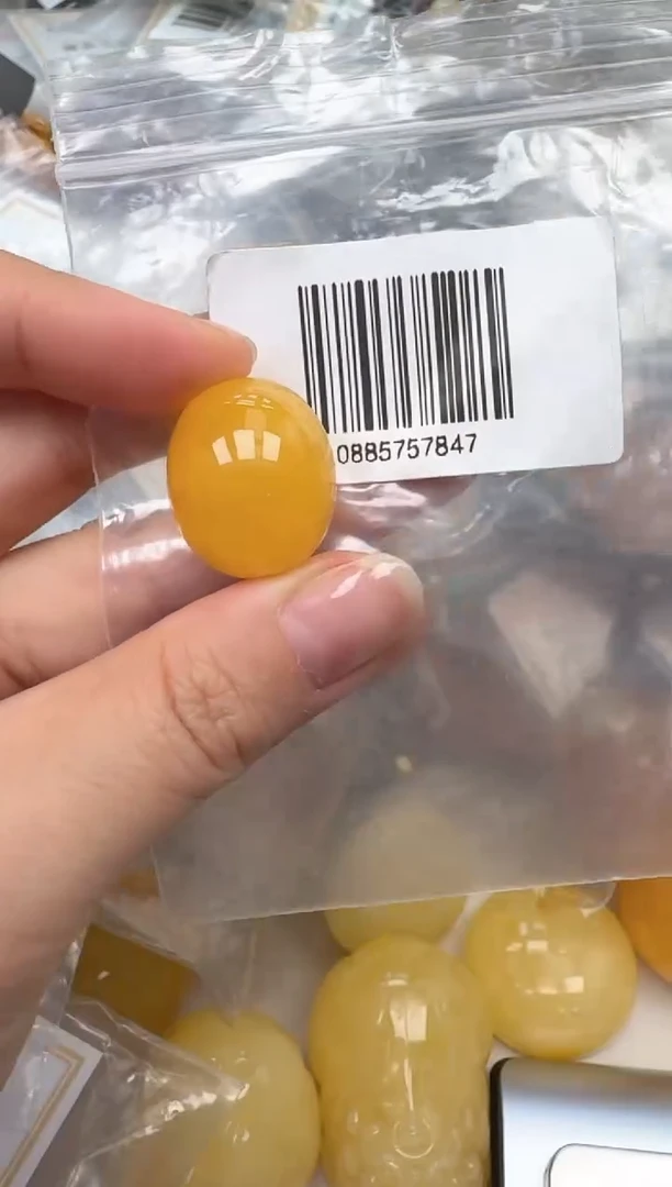 裸石琥珀未镶嵌如图