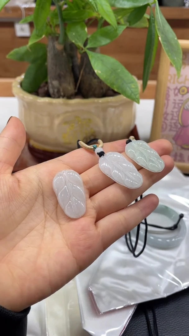 【闪购商品】翡翠颈饰未镶嵌翡翠叶子 多样性发一