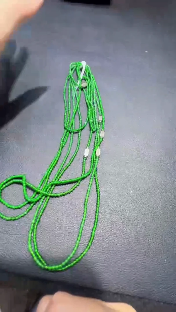 未镶嵌定制翡翠翡翠A货有轻微色差属于正常现象，珠链多样性发货1