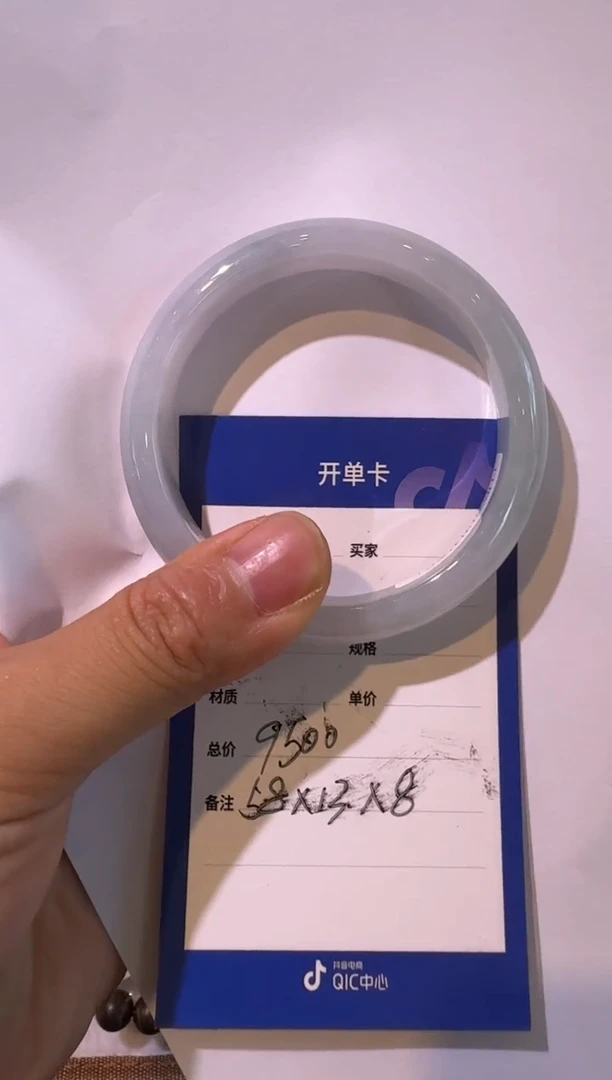 未镶嵌手镯翡翠天然翡翠手镯多样性发其一
