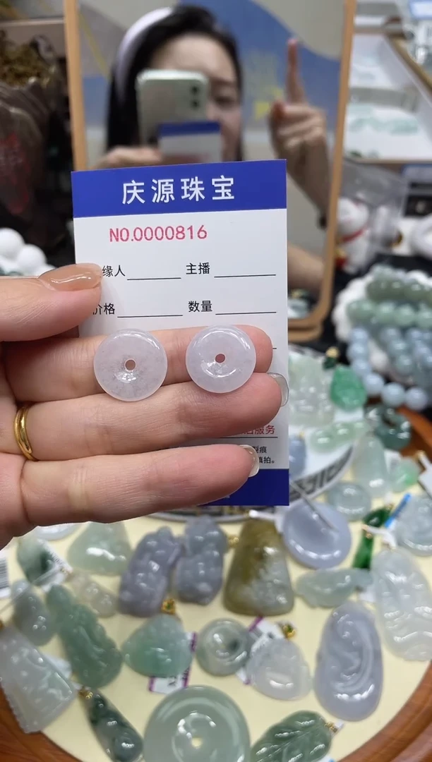 翡翠未镶嵌颈饰多样性发其一