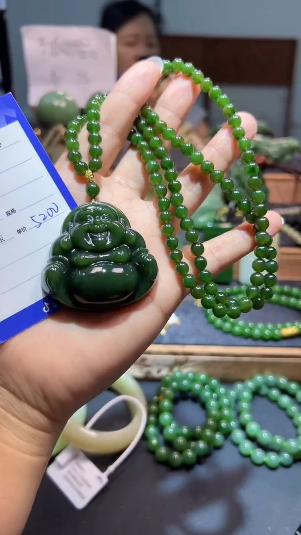 颈饰未镶嵌和田玉（碧玉）1