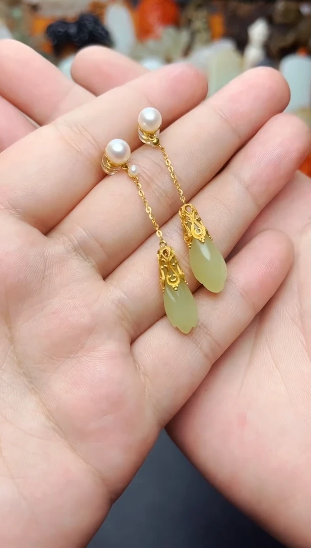 【闪购商品】和田玉耳饰18K金镶嵌玉兰花01