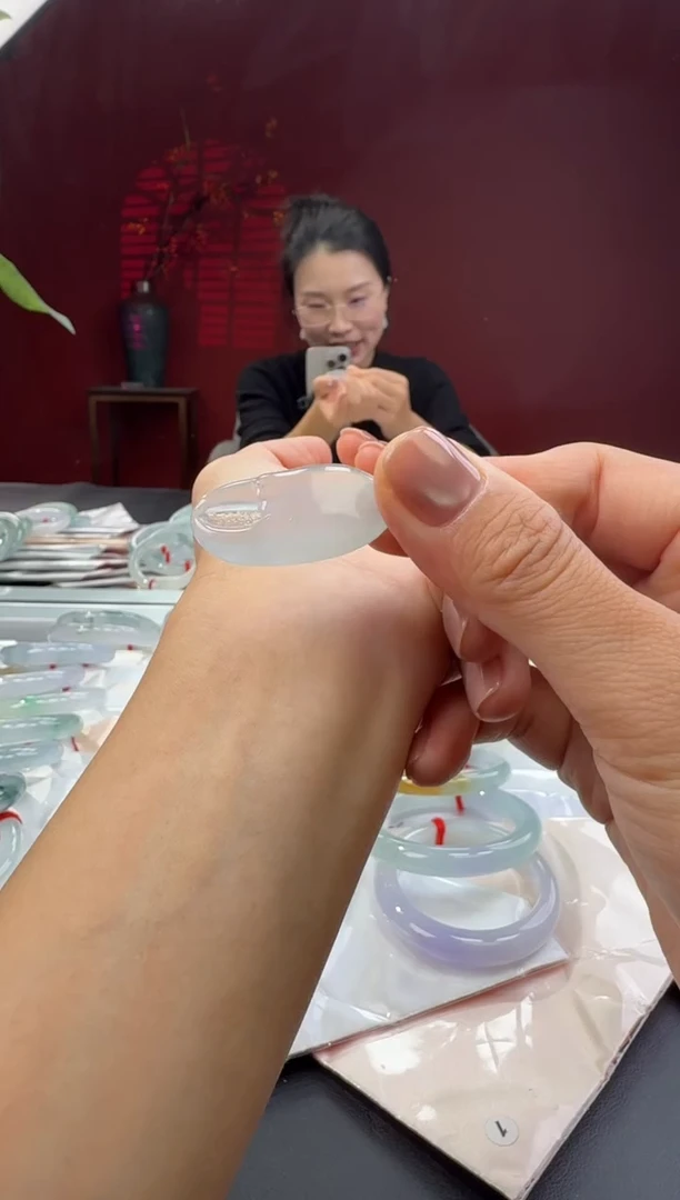 颈饰18K金镶嵌翡翠吊坠