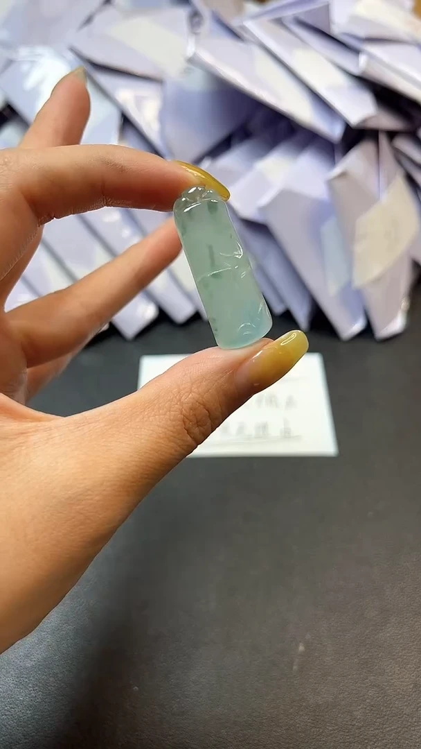 翡翠未镶嵌颈饰时尚女士精品吊坠
