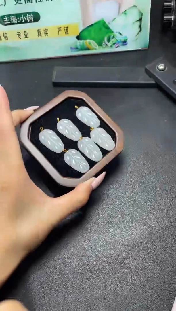 18K金镶嵌挂件翡翠FL12906/多样性发一件