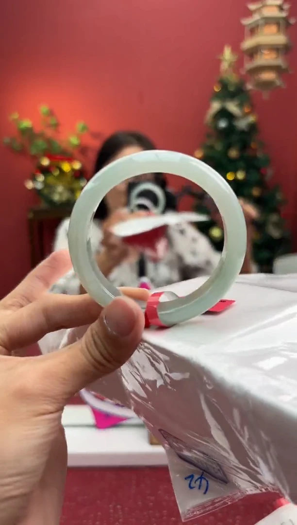 未镶嵌手镯翡翠分**?翡翠手镯