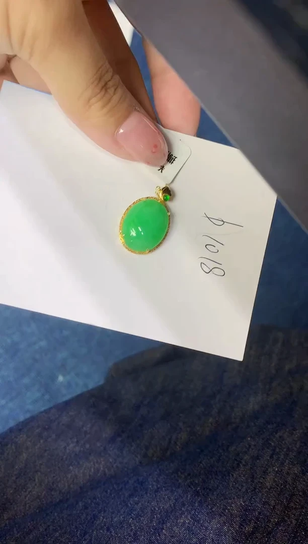 翡翠18K金镶嵌颈饰缅甸天然翡翠A货