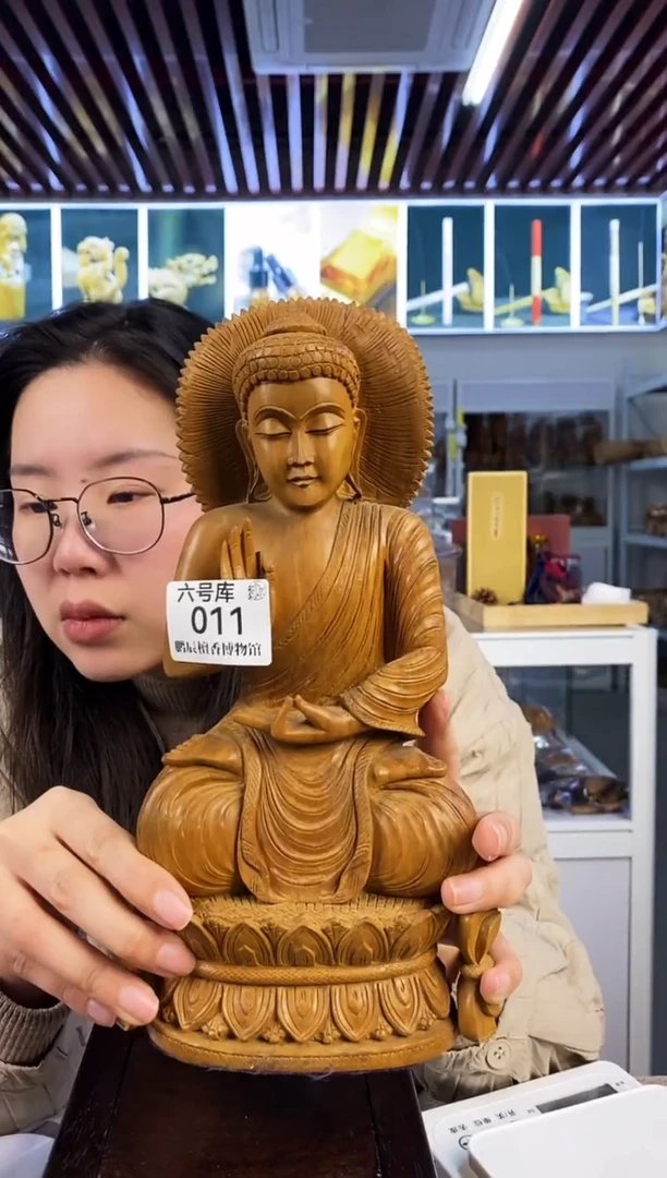 【闪购商品】檀香木六号库011-工艺品佛像711克