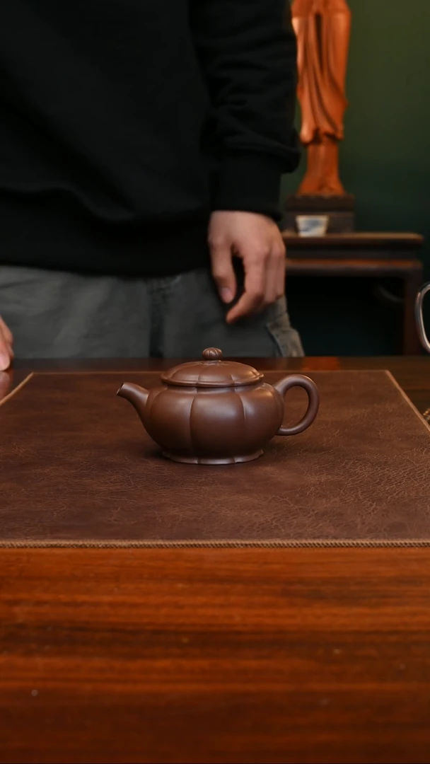 【闪购商品】紫砂茶壶八瓣菊老紫泥145cc