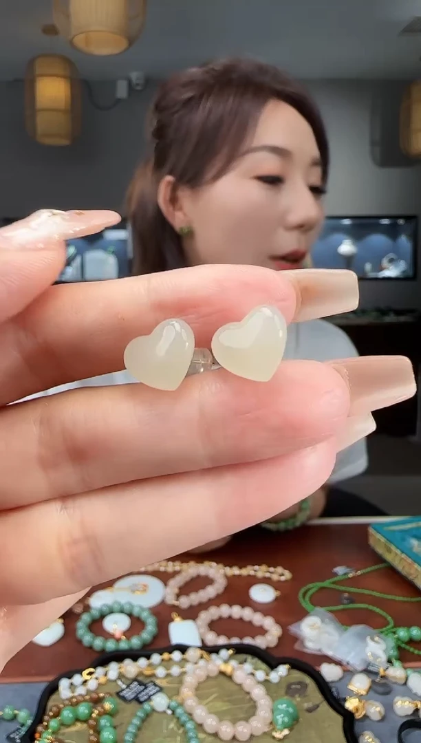 和田玉18K金镶嵌耳饰1