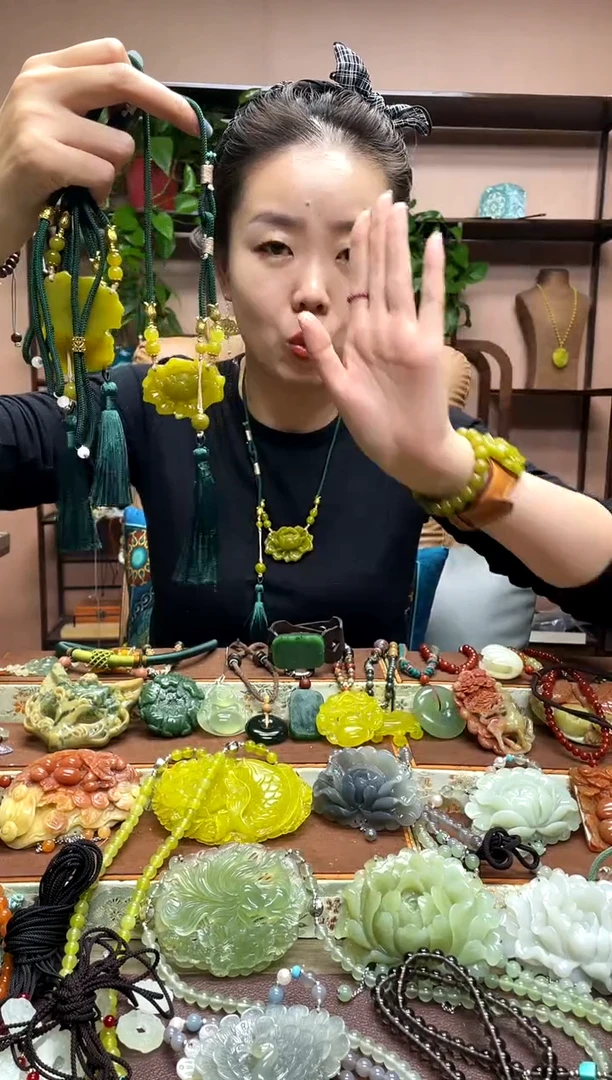 未镶嵌岫玉吊坠多样性发货发其中之一