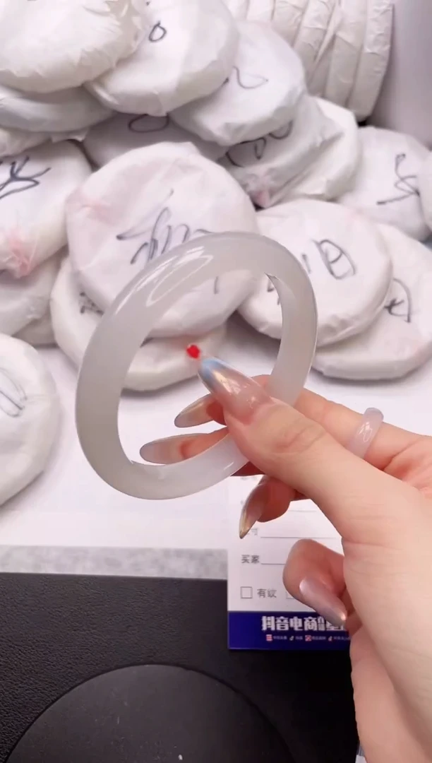 【闪购商品】石英质玉手镯未镶嵌30K160-60