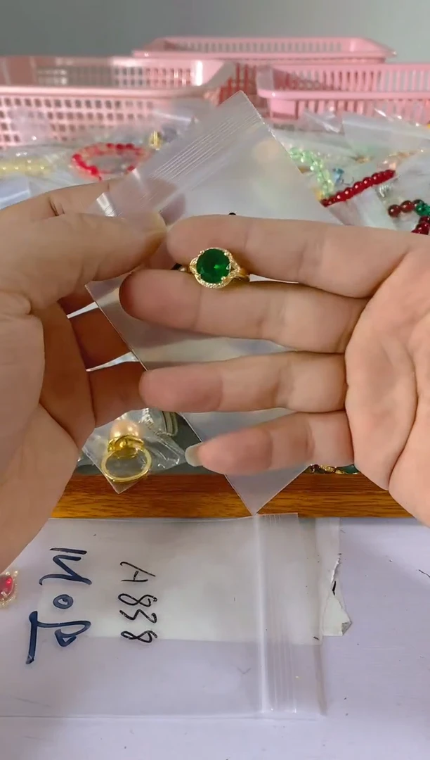 【闪购商品】水晶颈饰银S925镶嵌284红宝，蓝宝，多样性发一件赠链