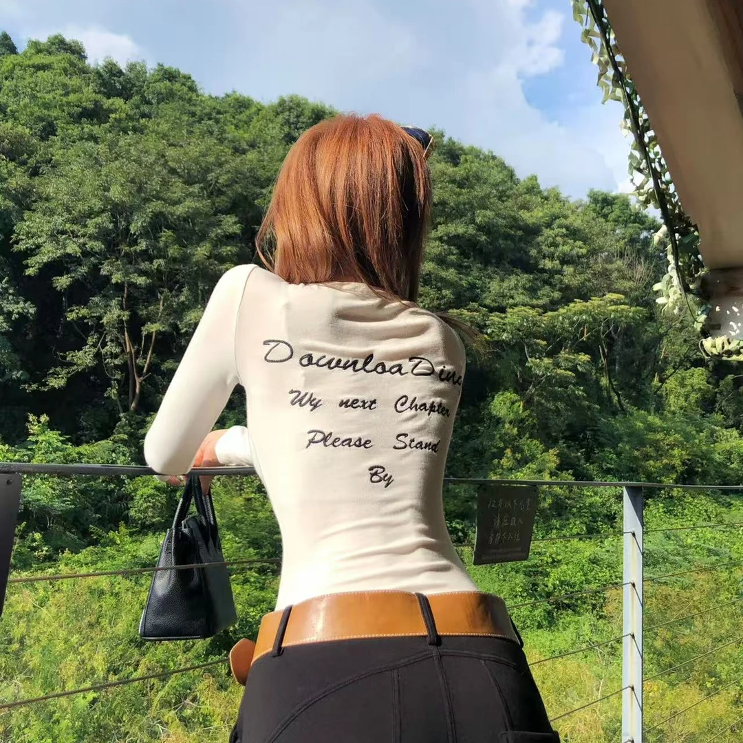 婉君【字母刺绣】秋季印花长袖修身韩版圆领打底上衣LWJ25C3T2875