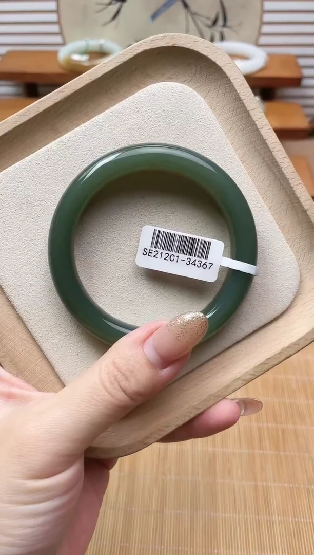 未镶嵌手镯和田玉57+湖水绿