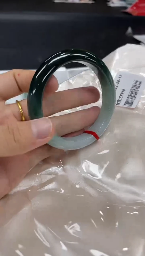 未镶嵌手镯翡翠?*儿翡翠手镯
