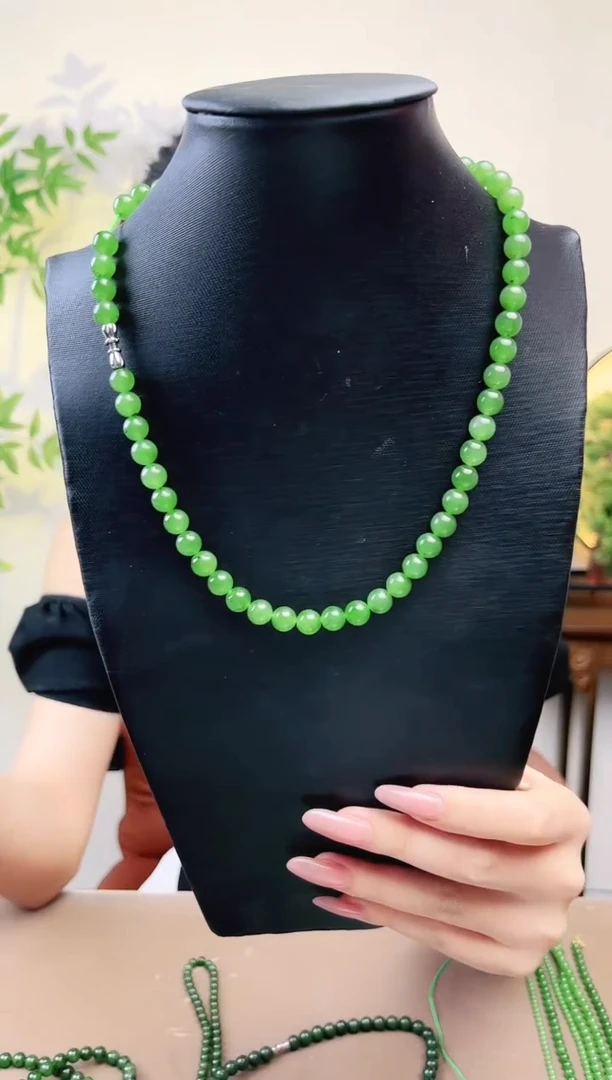 颈饰未镶嵌和田玉（碧玉）碧玉8mm妈妈链 有黑点