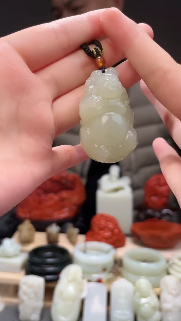 颈饰未镶嵌和田玉吊坠