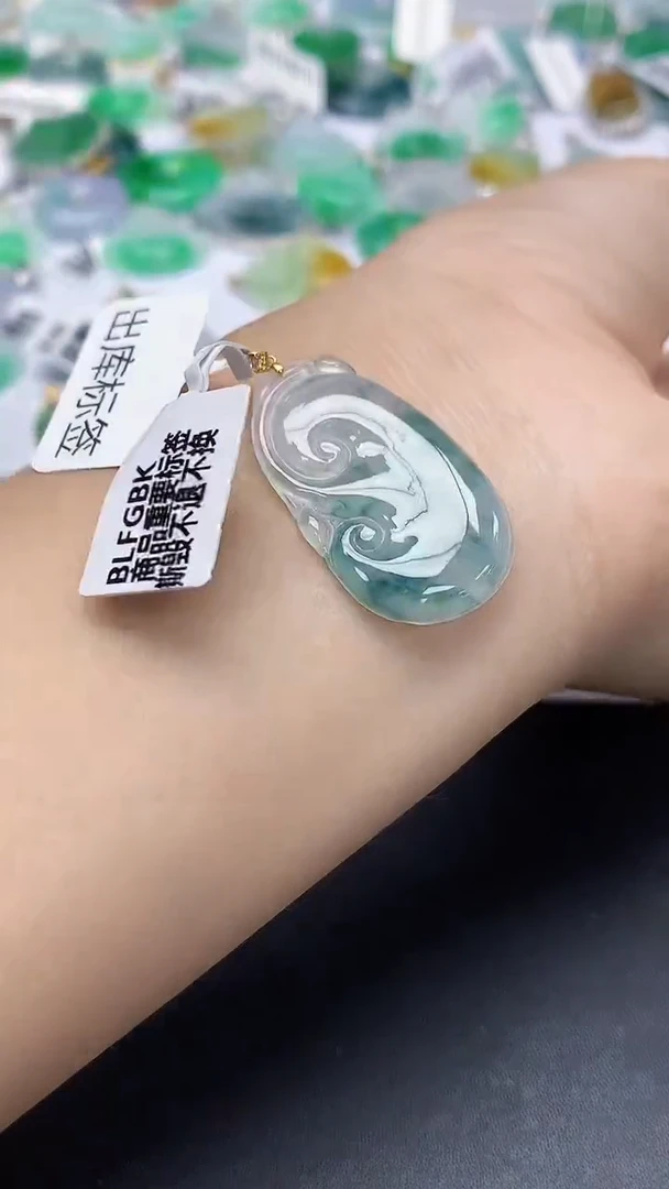 翡翠18K金镶嵌颈饰天然缅甸a货翡翠