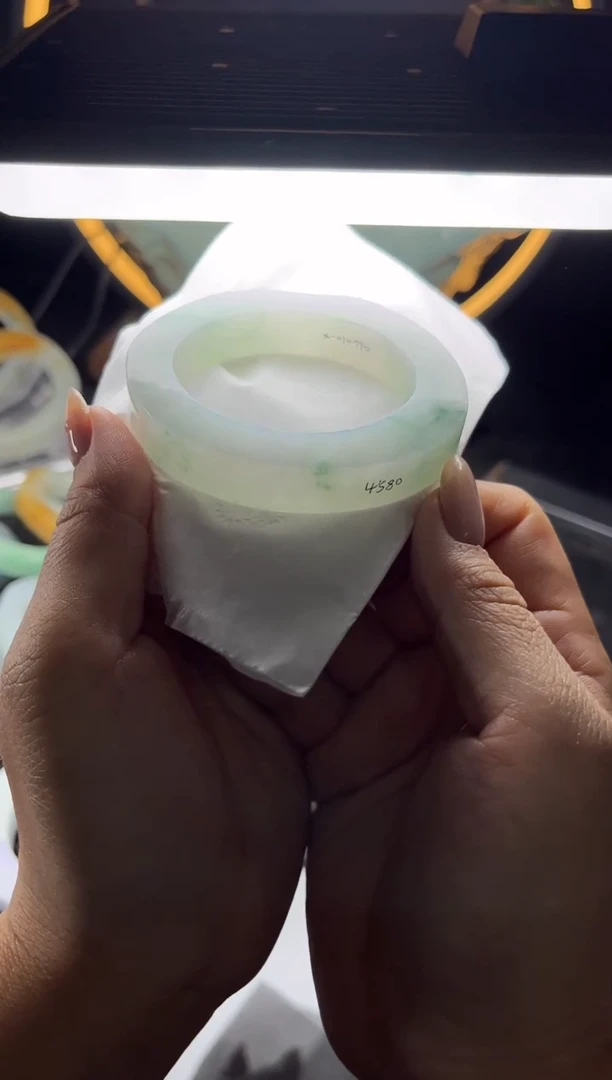 未镶嵌新货定制翡翠贵妃