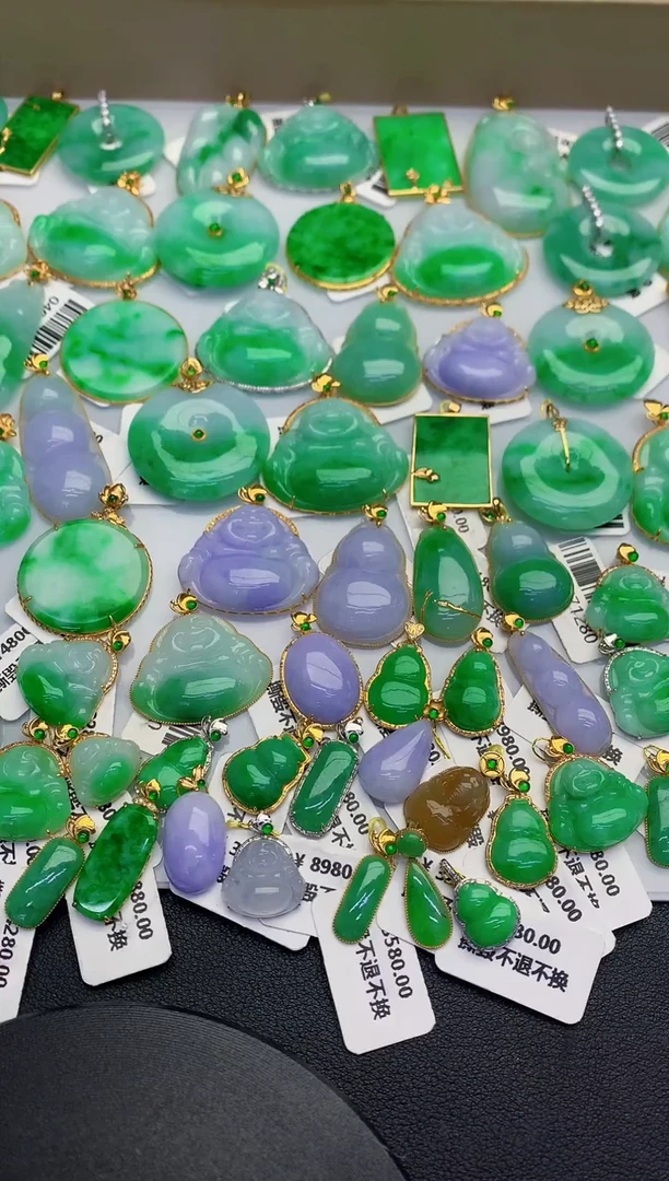 颈饰18K金镶嵌翡翠缅甸天然翡翠A货