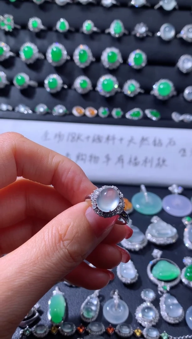 18K金镶嵌戒指翡翠18K翡翠
