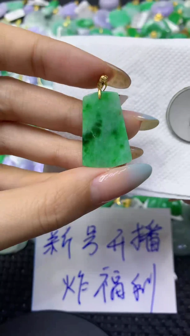 颈饰未镶嵌翡翠天然缅甸翡翠A货