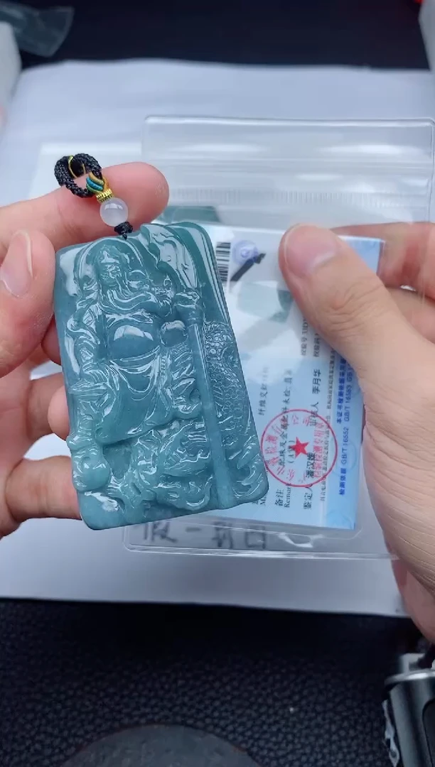 翡翠未镶嵌颈饰