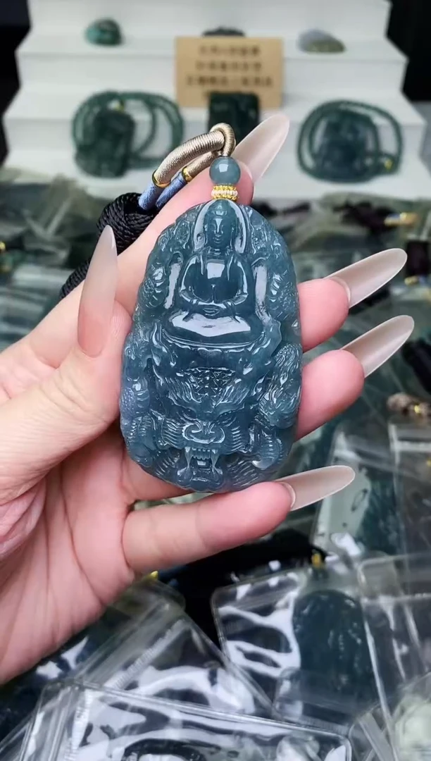 颈饰未镶嵌翡翠