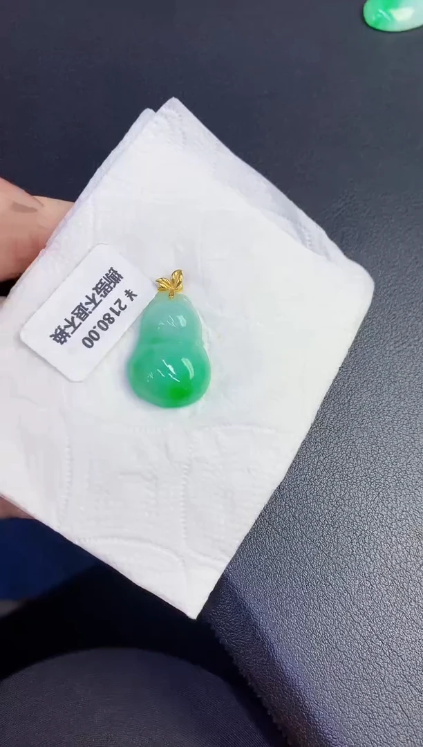 颈饰18K金镶嵌翡翠缅甸天然翡翠A货