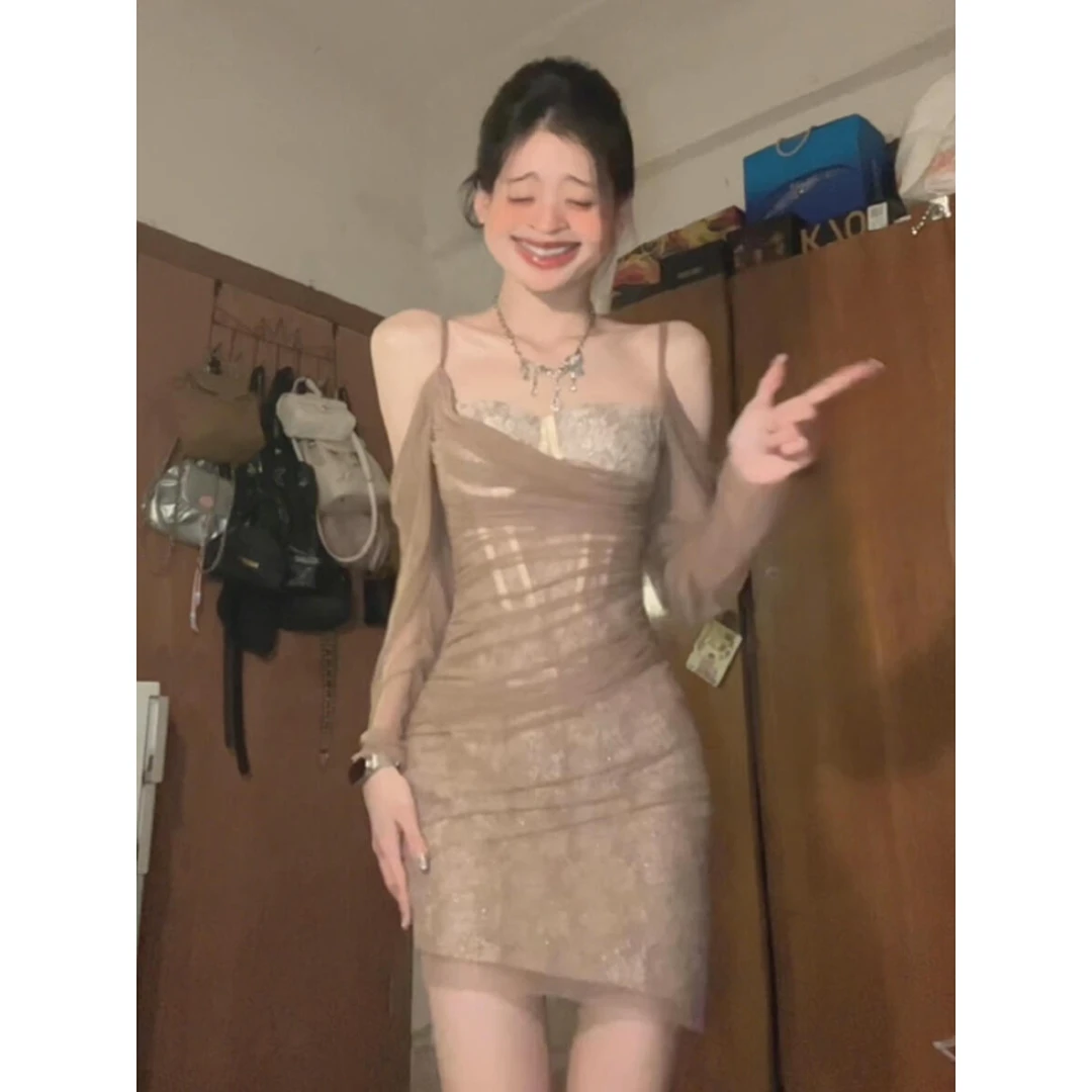 法式时尚气质纯欲风名媛设计感网纱蕾丝拼接修身显瘦包臀连衣裙女