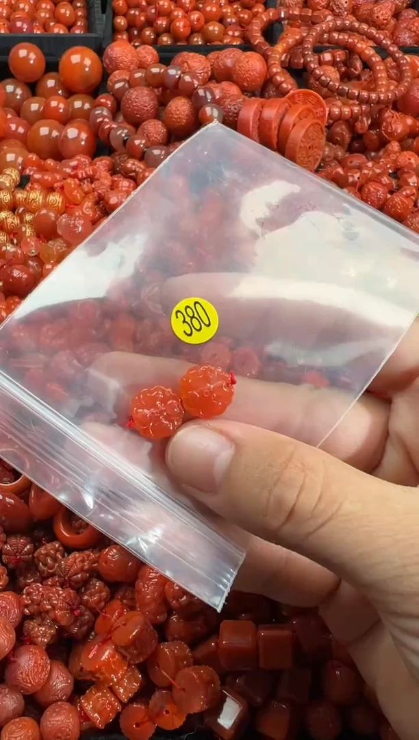 南红玛瑙未镶嵌颈饰1