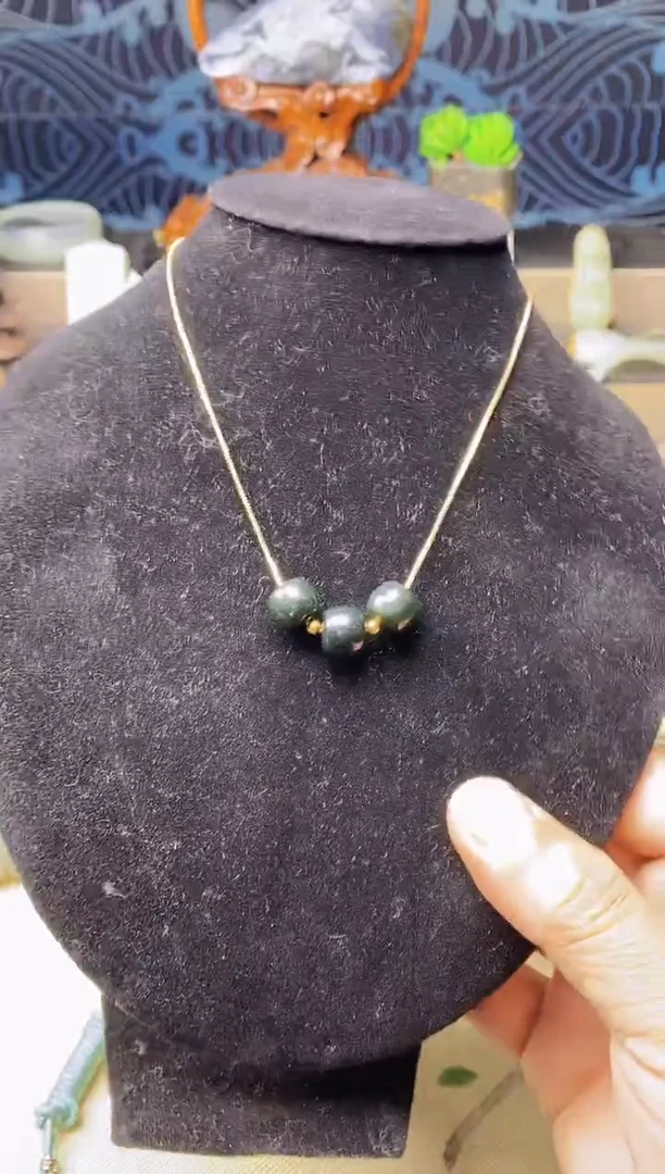 和田玉未镶嵌颈饰1