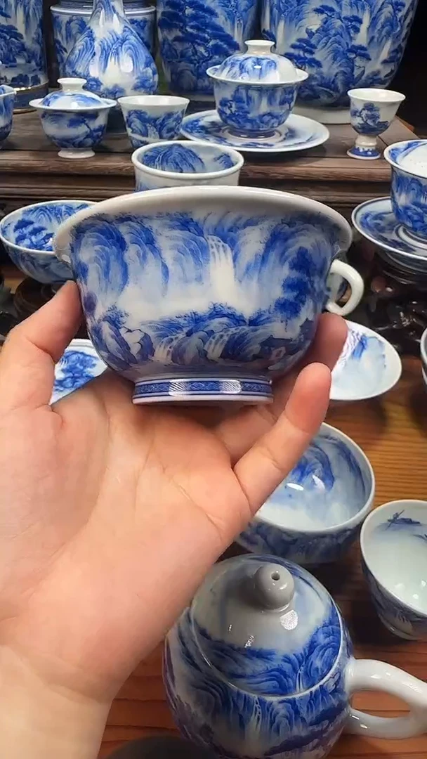 钱芬亲绘压手杯一只