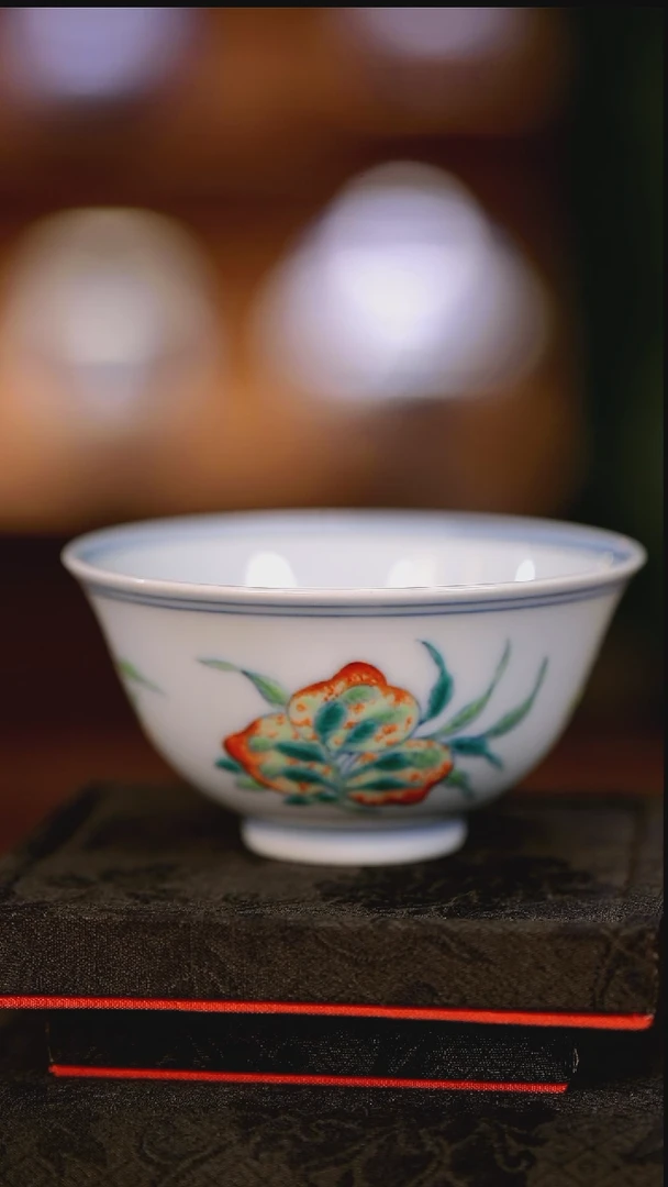 吕*爷龚华窑斗彩三多杯
