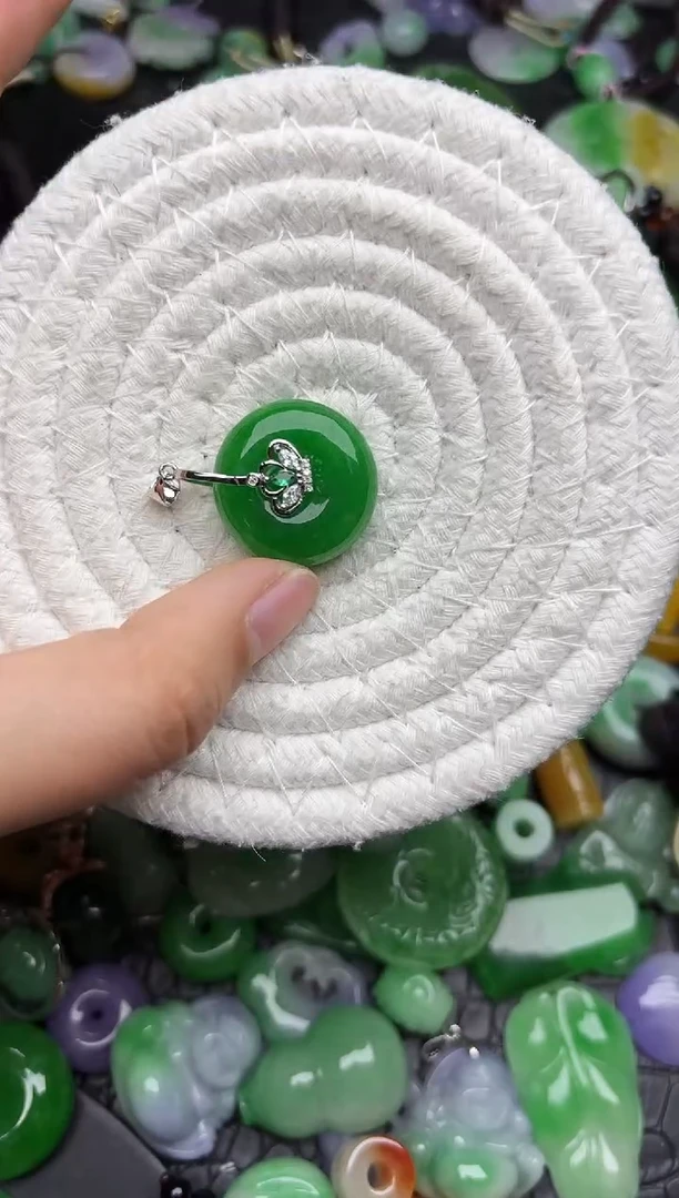 颈饰未镶嵌翡翠缅甸翡翠吊坠