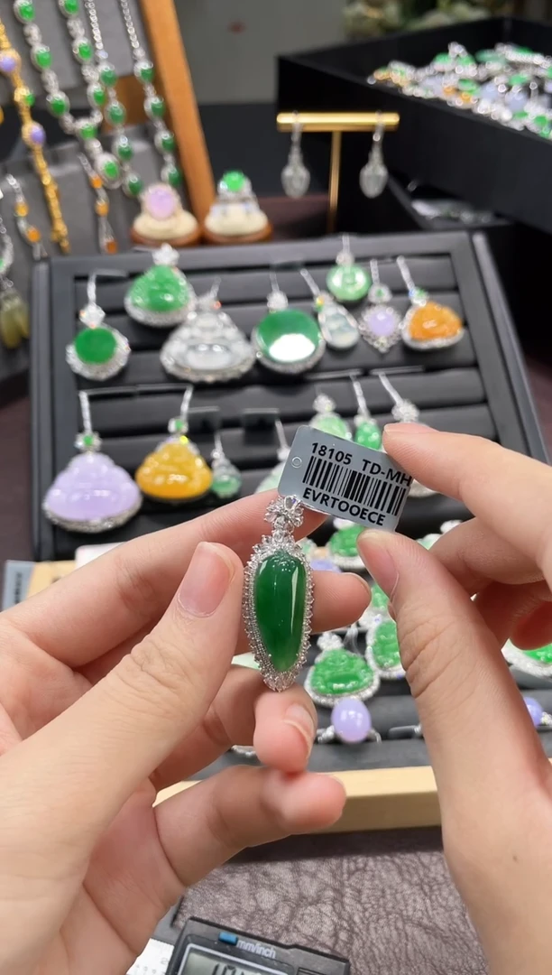 18K金镶嵌挂件翡翠ZHG01010-29