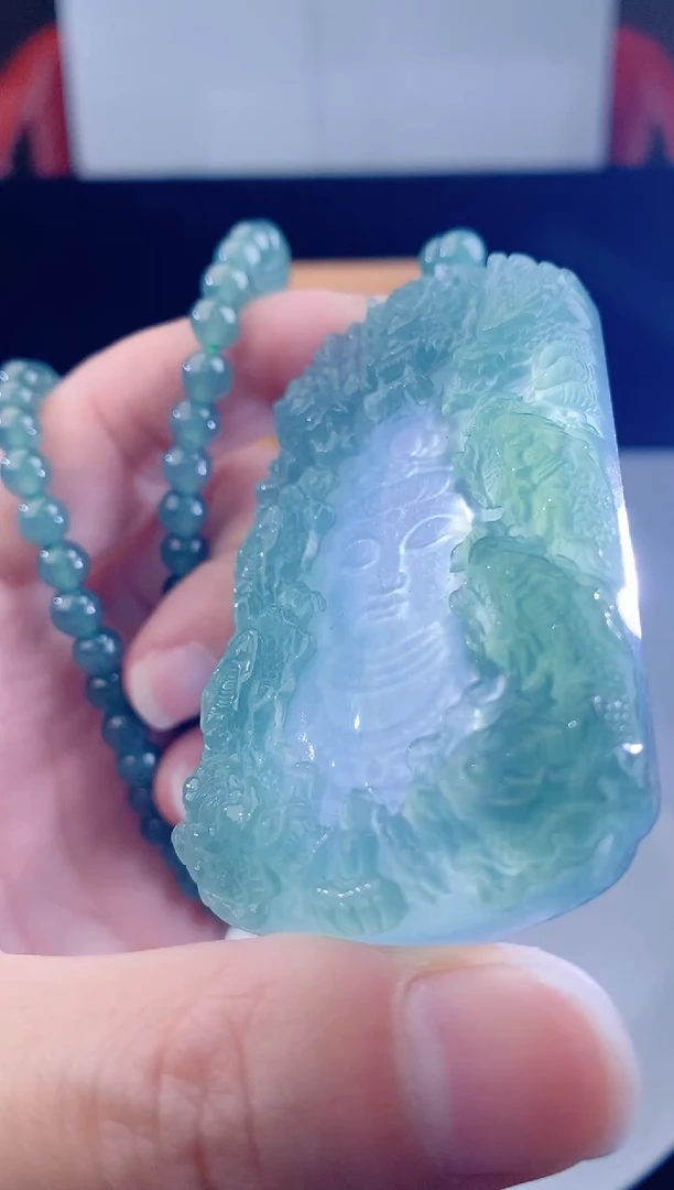 颈饰未镶嵌翡翠