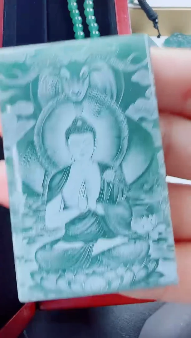 翡翠未镶嵌颈饰羊本命佛