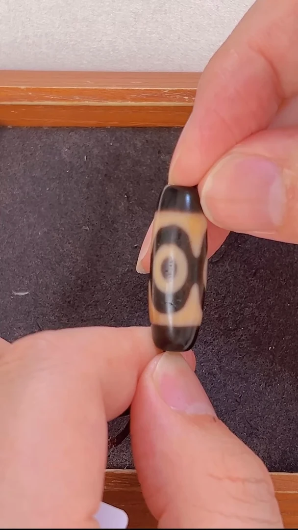 未镶嵌颈饰玛瑙/玉髓上肯牙黄5A熊猫三30.9*10.8